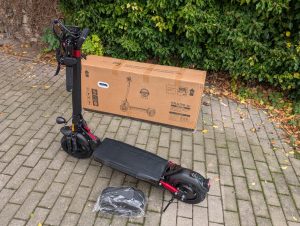 Isinwheel T4 Elektro-Scooter vor der Verpackung
