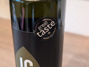 JC Natives Bio-Olivenöl extra Flasche Detail 2