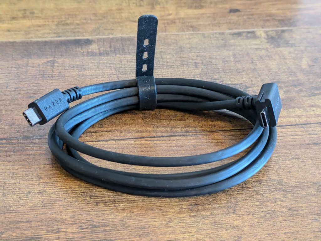 Kabel der Razer Leviathan V2 X PC-Lautsprecher ohne Hüllen