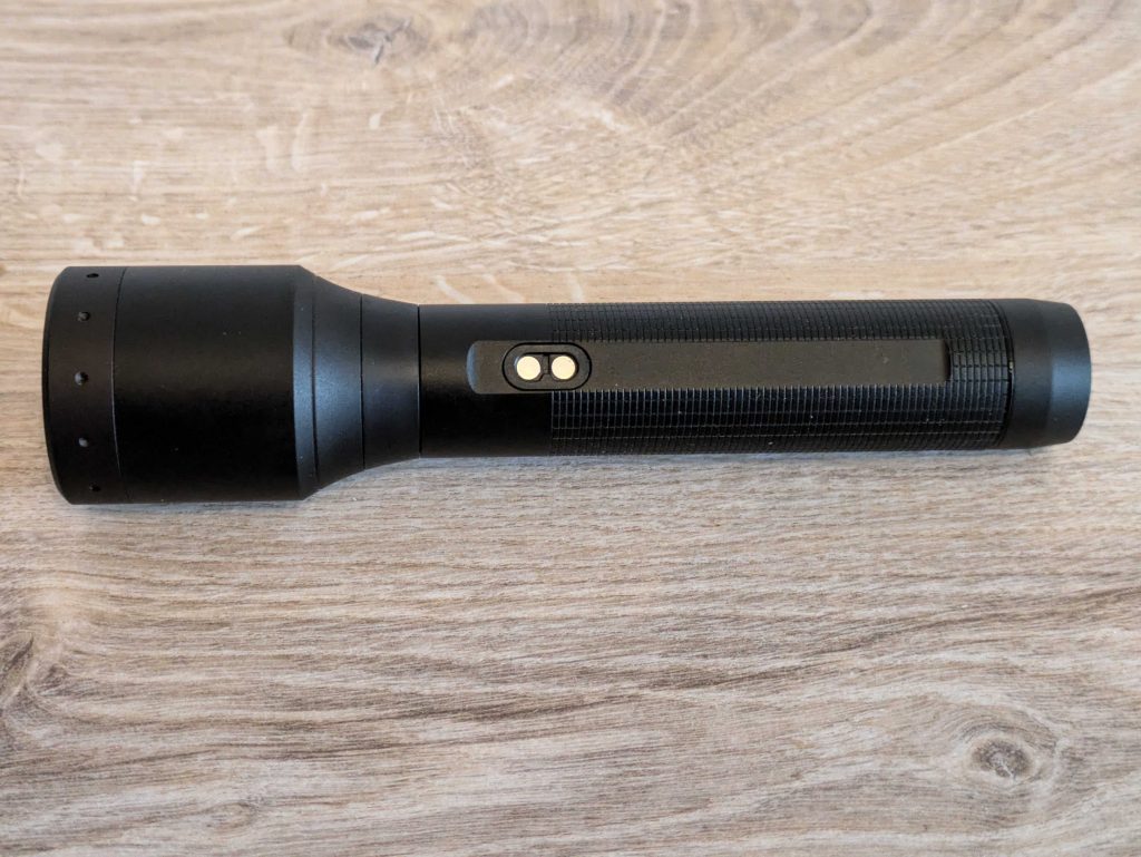 Ledlenser P9R Core LEP Taschenlampe von der Seite