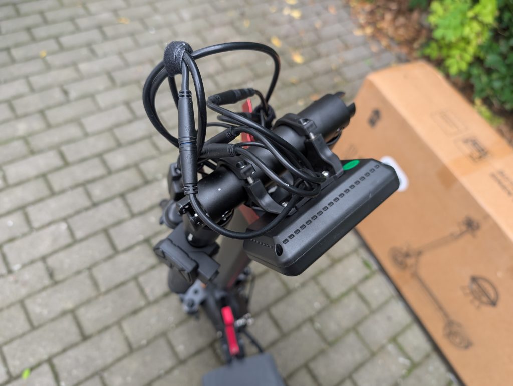 Lenker des Isinwheel T4 Elektro-Scooters zusammengeklappt