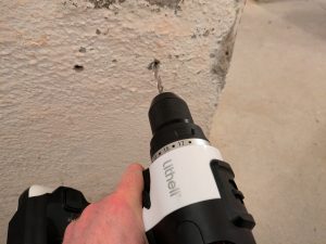 LiTHELi U20DD00-0U120 Akku-Bohrschrauber in Benutzung (4)