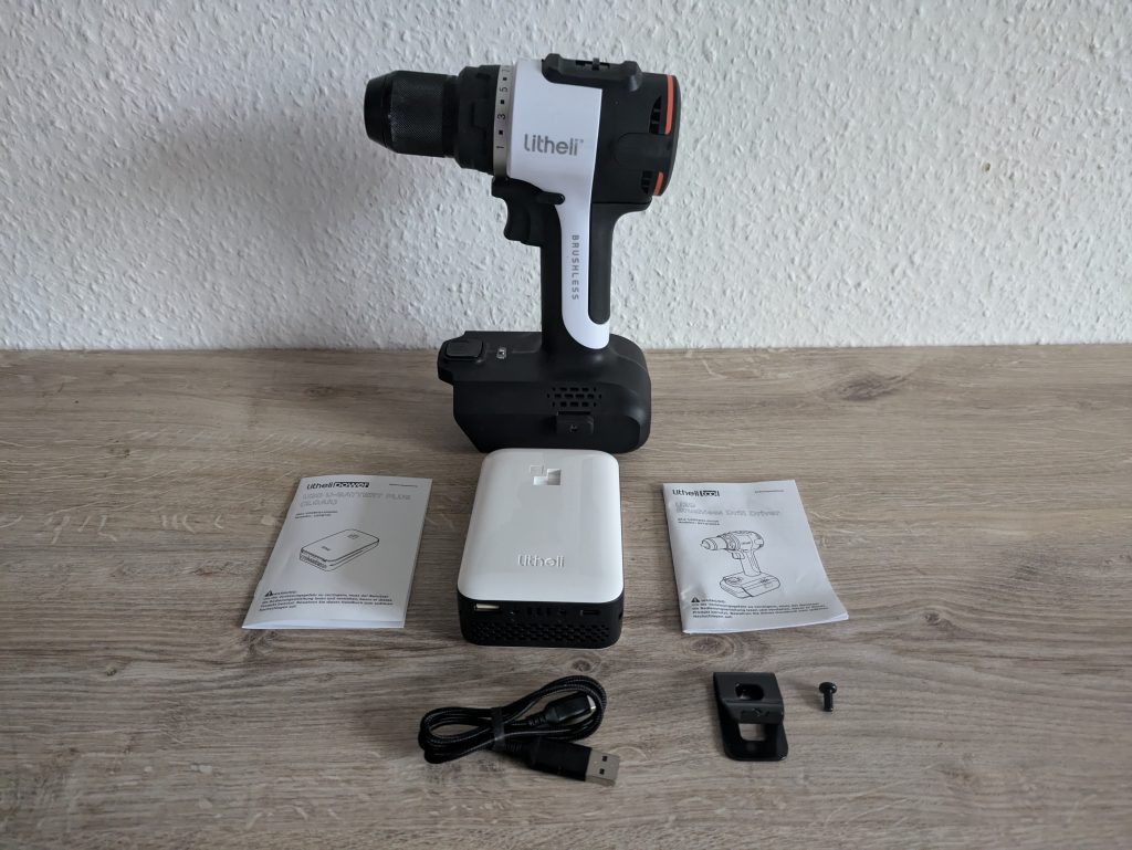 Lieferumfang des LiTHELi U20DD00-0U120 Akku-Bohrschraubers ausgepackt