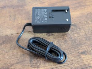 Netzteil der Razer NOMMO V2 Pro PC-Lautsprecher