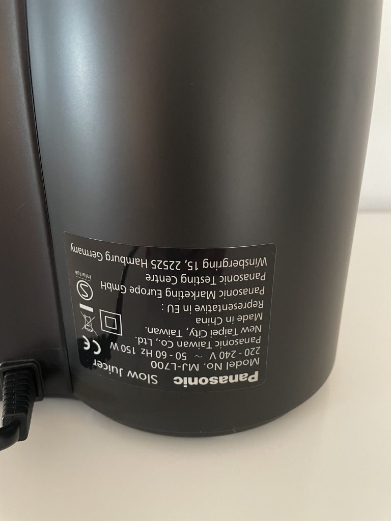 Panasonic MJ-L700KXE Slow-Juicer Aufkleber falsch herum angebracht