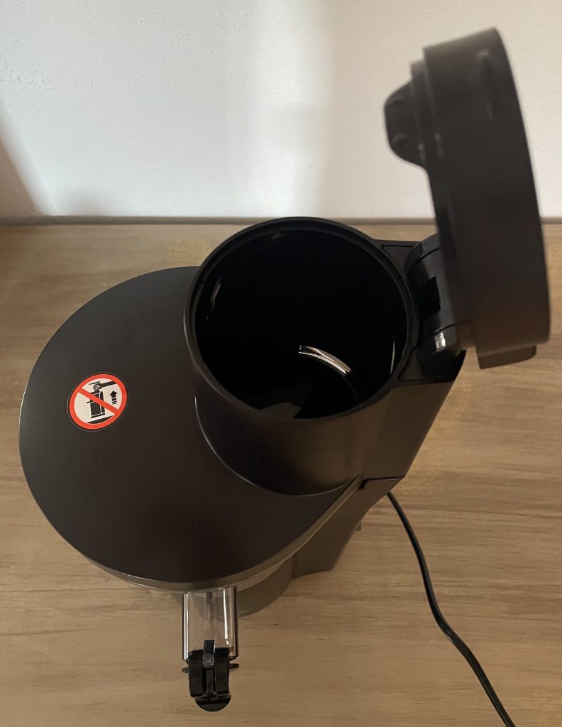 Panasonic MJ-L700KXE Slow-Juicer Einfüllöffnung vollständig geöffnet
