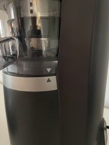 Panasonic MJ-L700KXE Slow-Juicer Pfeile als Hilfestellung