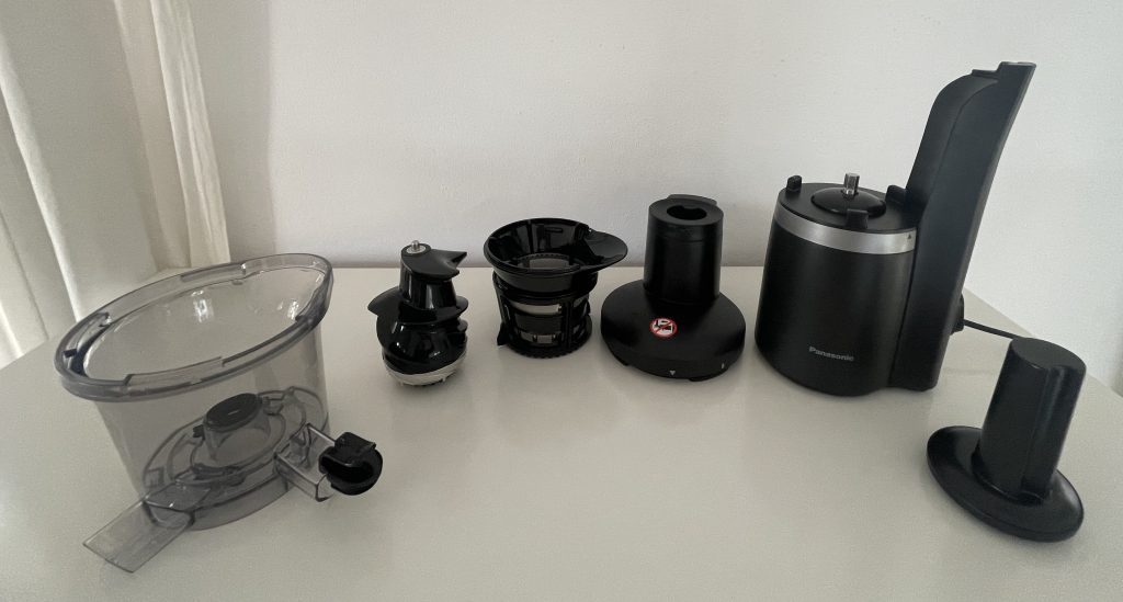 Panasonic MJ-L700KXE Slow-Juicer auseinandergebaut