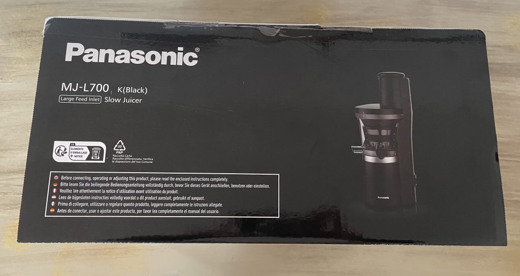 Panasonic MJ-L700KXE Slow-Juicer im Karton von oben