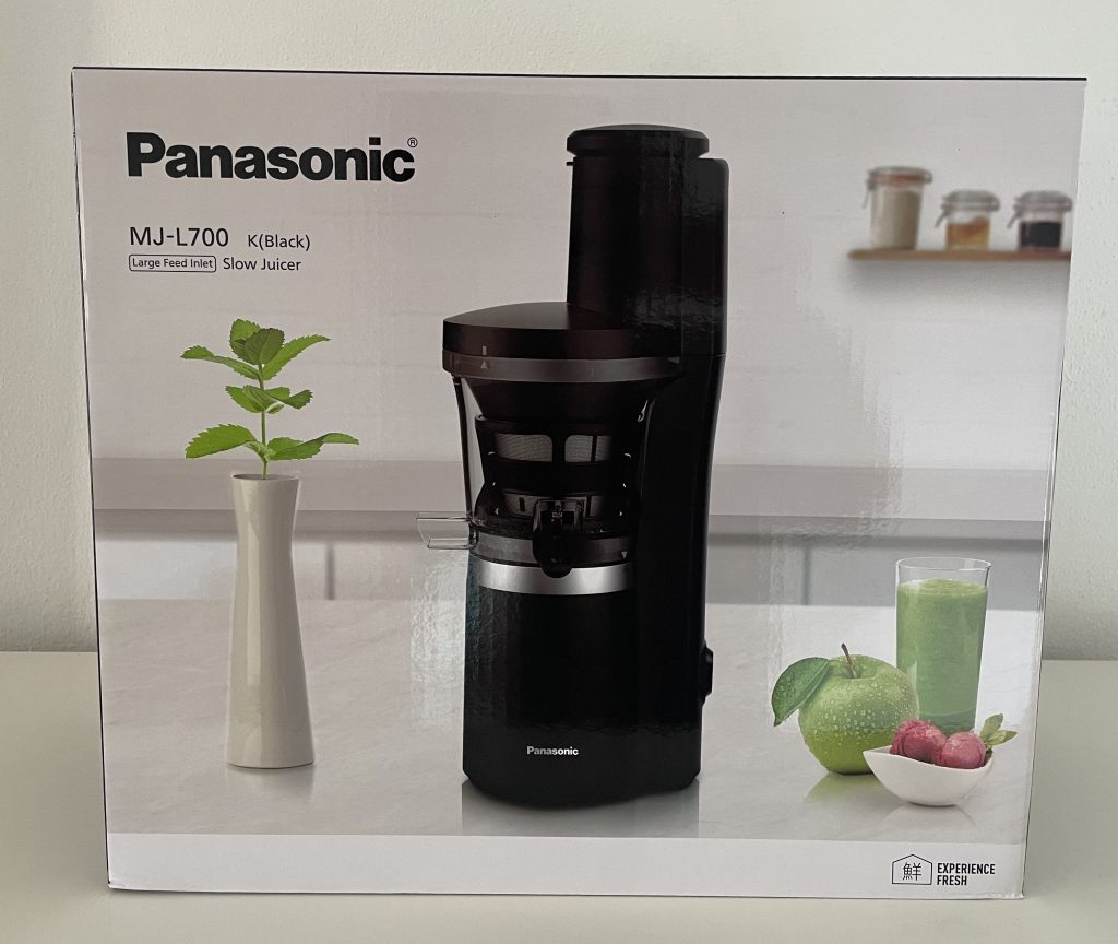 Panasonic MJ-L700KXE Slow-Juicer im Karton von vorne