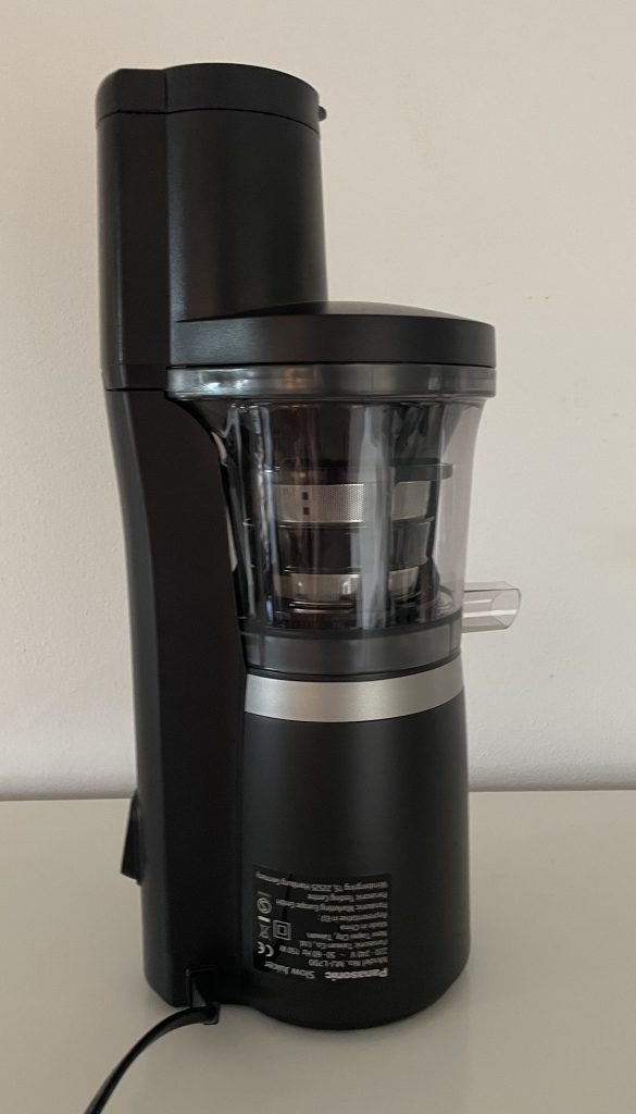Panasonic MJ-L700KXE Slow-Juicer von der Seite