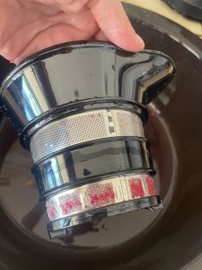 Panasonic MJ-L700KXE Slow-Juicer Reste, die sich im Filter festsetzen und etwas mehr Reinigungsaufwand erfordern