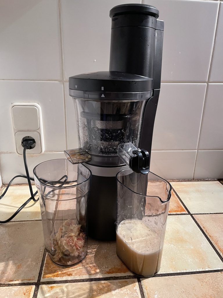 Panasonic MJ-L700KXE Slow-Juicer mit Trester und Saft