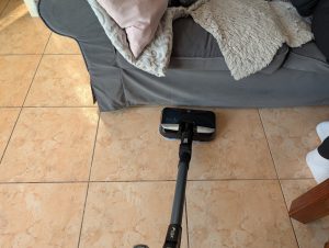 Rowenta X-Force Flex 14.60 Aqua Saugwischer im Einsatz mit langem Rohr