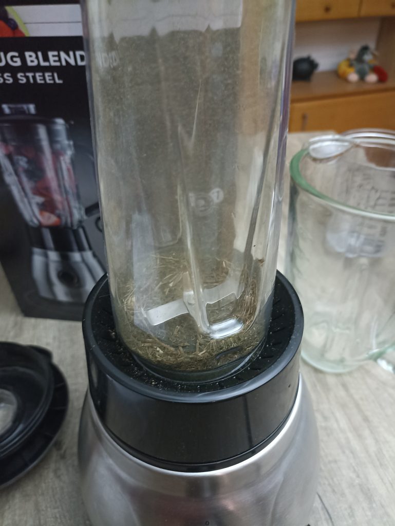 Russell Hobbs 2-in-1 Standmixer, Brennessel fertig zerkleinert