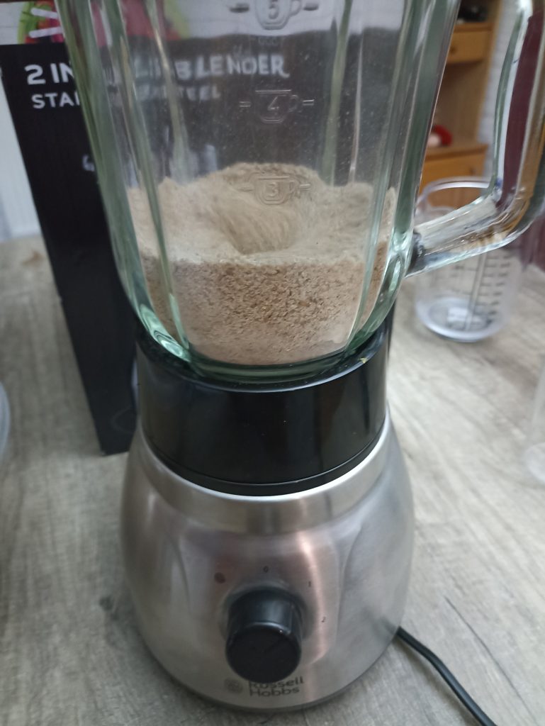 Russell Hobbs 2-in-1 Standmixer, Mahlen von Weizenkörnern