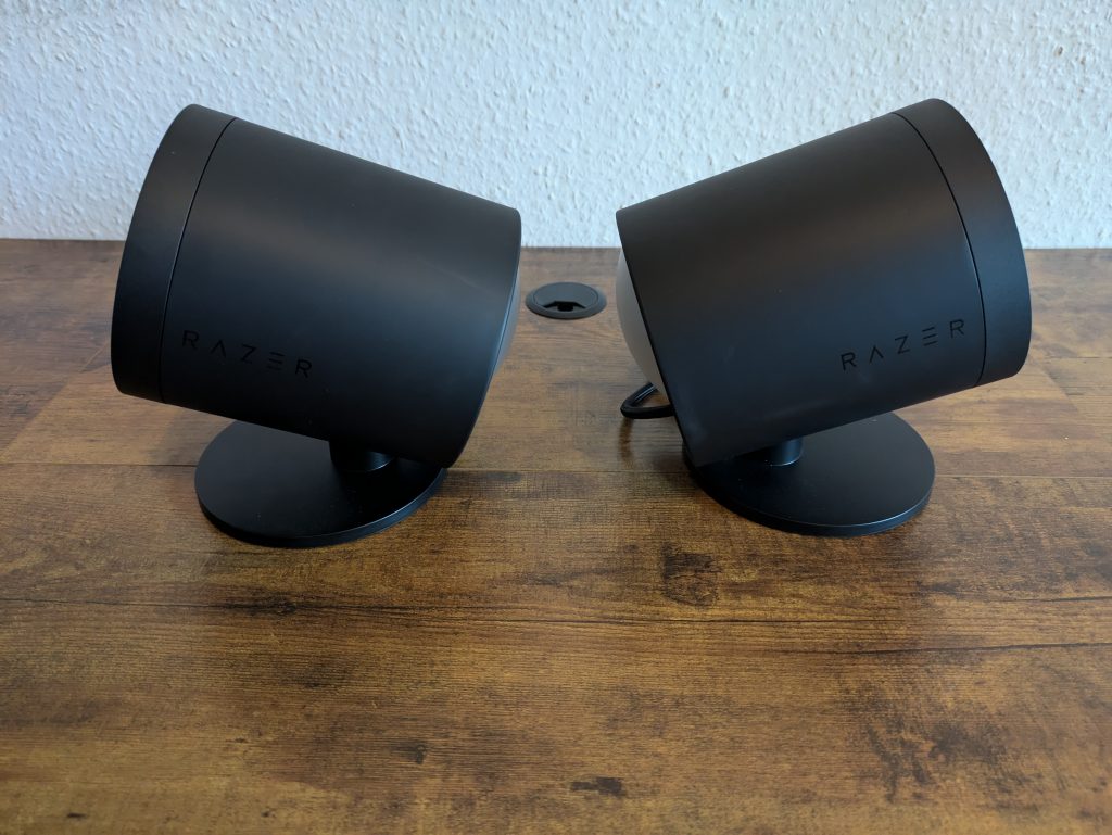 Satelliten der Razer NOMMO V2 Pro PC-Lautsprecher von der Seite