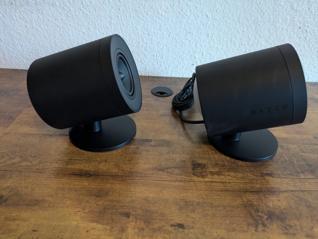 Satelliten der Razer NOMMO V2 Pro PC-Lautsprecher von der Seite (2)