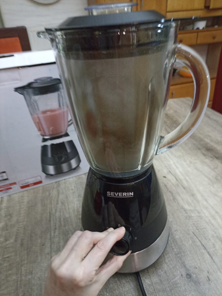 Severin SM 3718 Standmixer, Zerkleiner von Brennnesseln