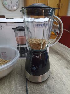 Severin SM 3718 Standmixer, vor dem Mahlen von Getreide