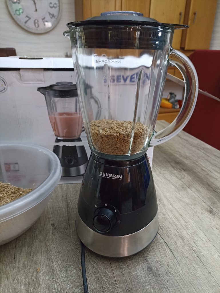 Severin SM 3718 Standmixer, vor dem Mahlen von Getreide