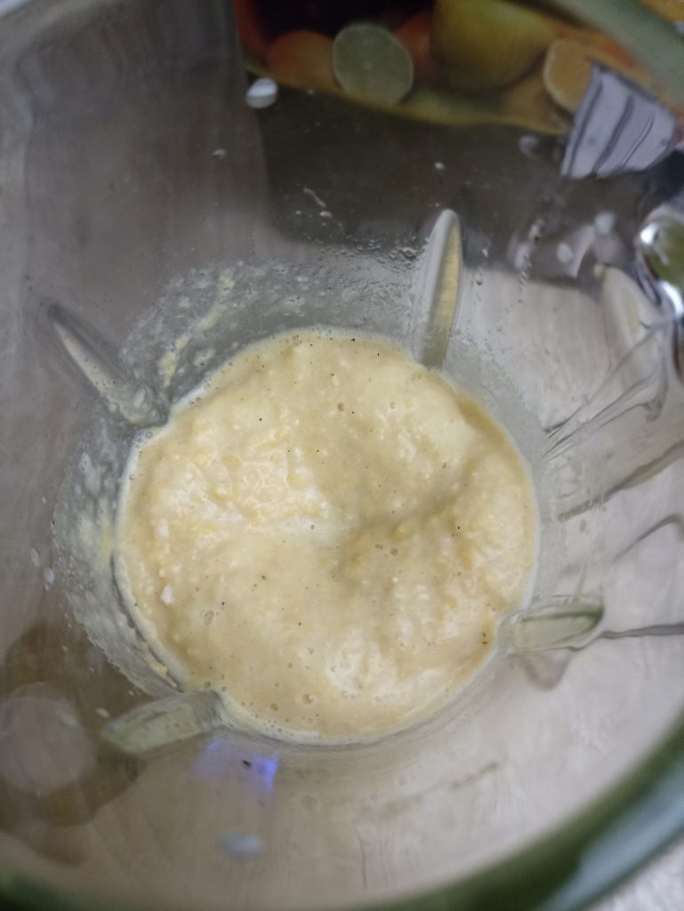 Steinborg SB-7030 Standmixer, Hummus im Behälter