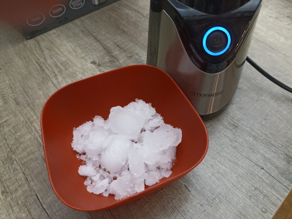 Steinborg SB-7030 Standmixer, Versuch mit acht Eiswürfeln ging nicht gut