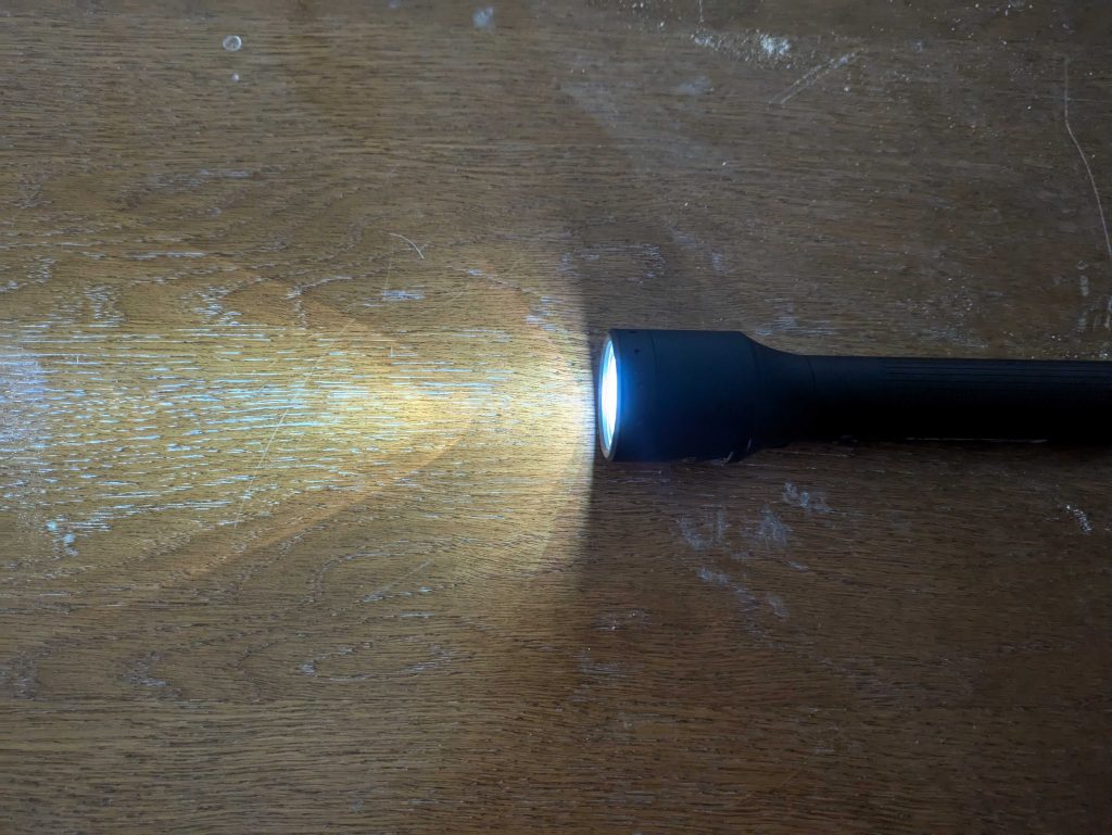 Strahl der Ledlenser P9R Core LEP Taschenlampe, zentriert