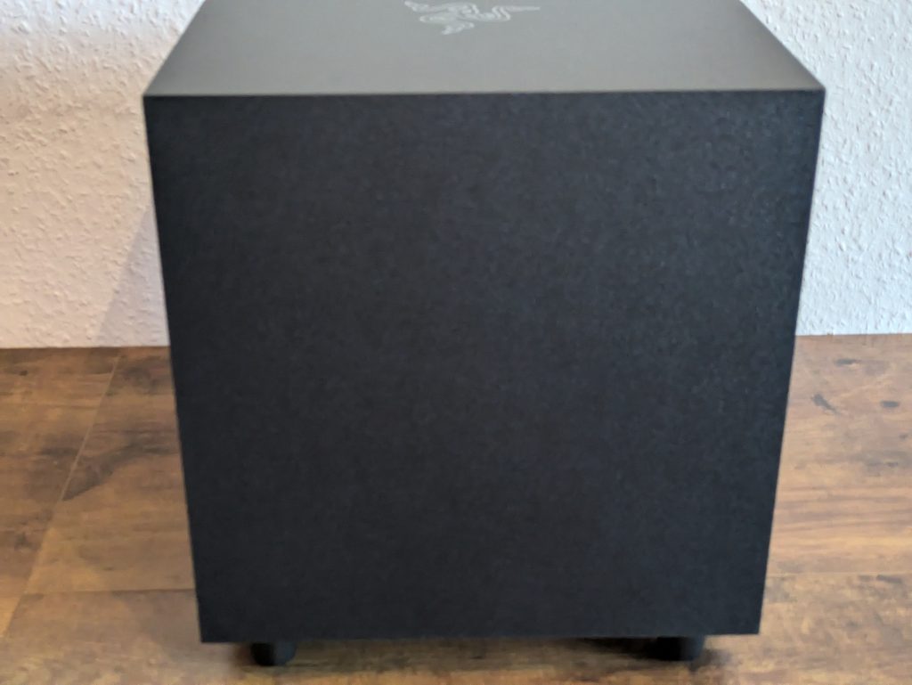 Subwoofer der Razer NOMMO V2 Pro PC-Lautsprecher von rechts
