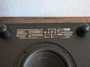 Subwoofer der Razer NOMMO V2 Pro PC-Lautsprecher von unten in der Nahansicht