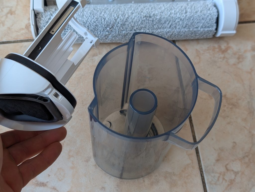 Tank des JONR ED12 Saugwischers von oben