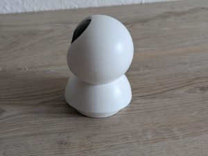 Tapo C200 Überwachungskamera von links