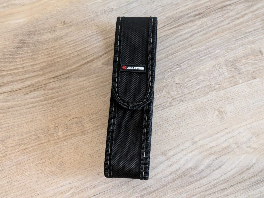 Tasche der Ledlenser P9R Core LEP Taschenlampe von vorne