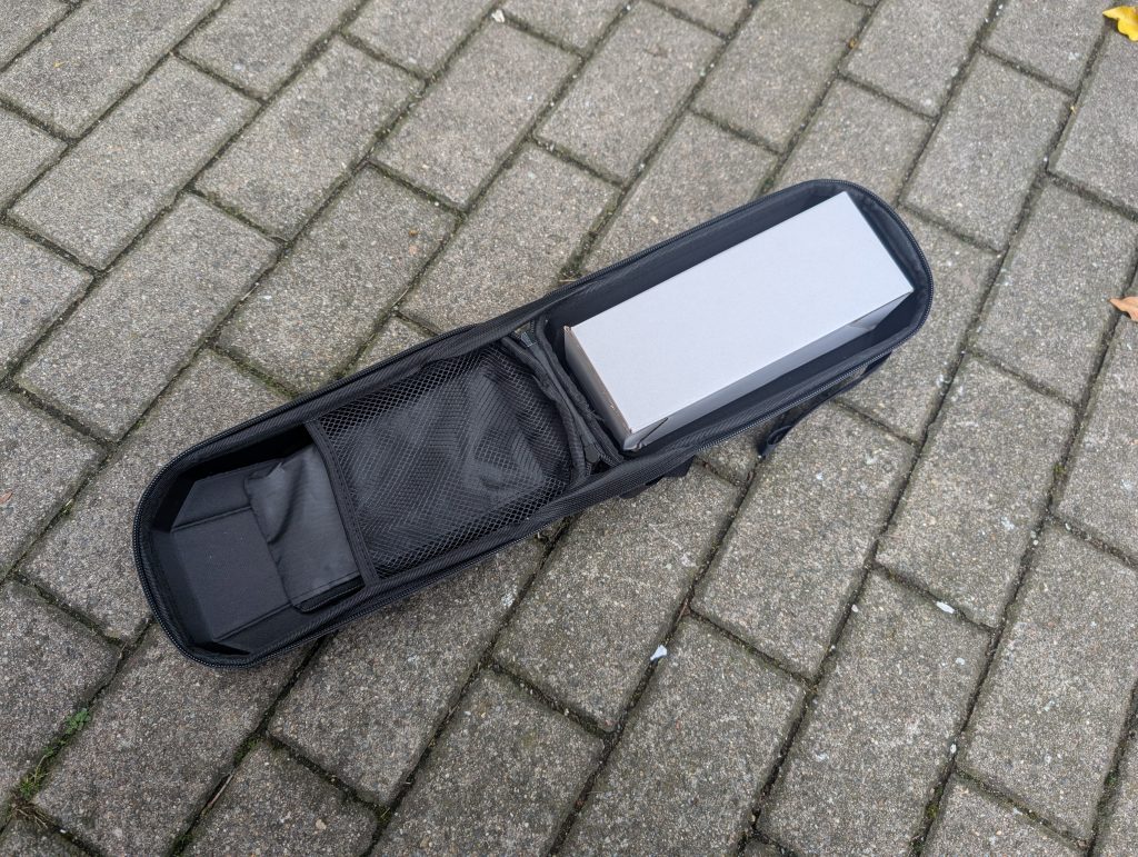 Tasche des Isinwheel T4 Elektro-Scooters geöffnet