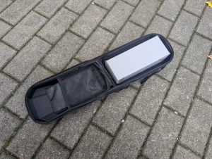 Tasche des Isinwheel T4 Elektro-Scooters geöffnet