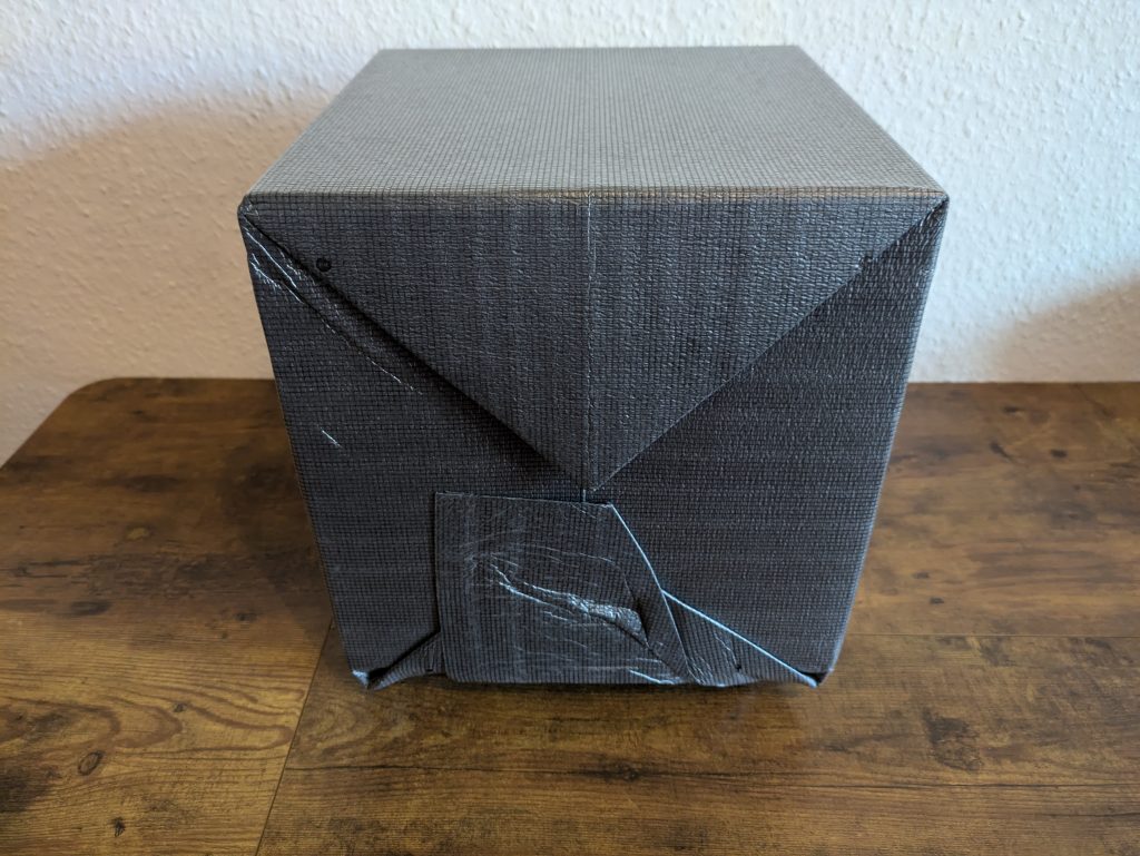 Verpackter Subwoofer der Razer NOMMO V2 Pro PC-Lautsprecher