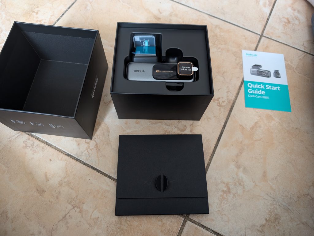 Verpackung der BOTSLAB G980H Dashcam geöffnet (2)