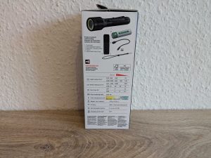 Verpackung der Ledlenser P9R Core LEP Taschenlampe von hinten