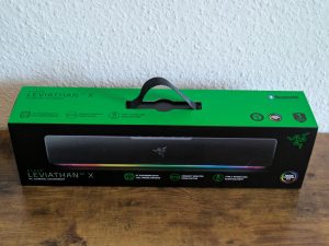 Verpackung der Razer Leviathan V2 X PC-Lautsprecher mit Schlaufe