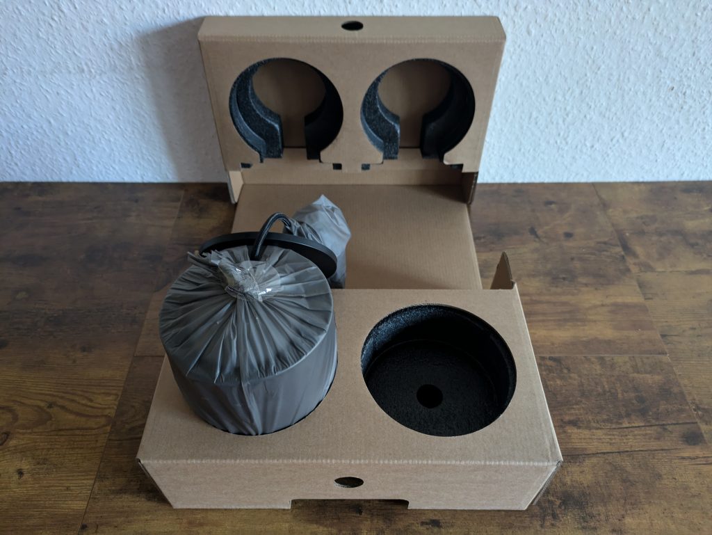 Verpackung der Razer NOMMO V2 Pro PC-Lautsprecher