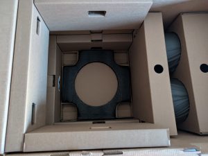 Verpackung der Razer NOMMO V2 Pro PC-Lautsprecher von innen