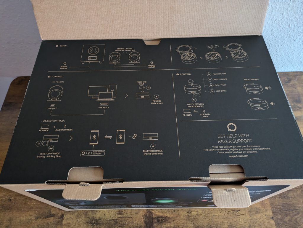 Verpackung der Razer NOMMO V2 Pro PC-Lautsprecher von oben (2)