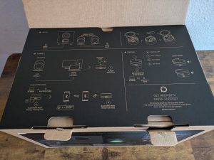 Verpackung der Razer NOMMO V2 Pro PC-Lautsprecher von oben (2)