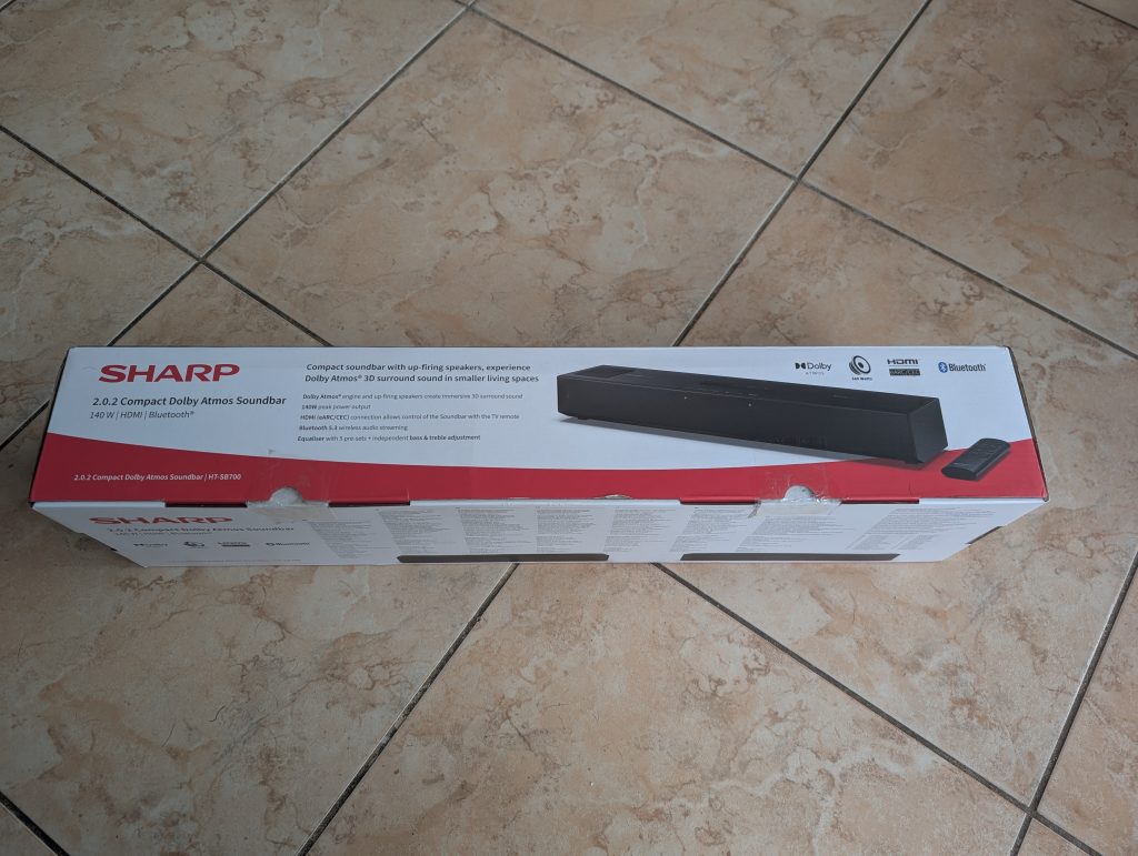 Verpackung der SHARP HT SB700 Soundbar von vorne