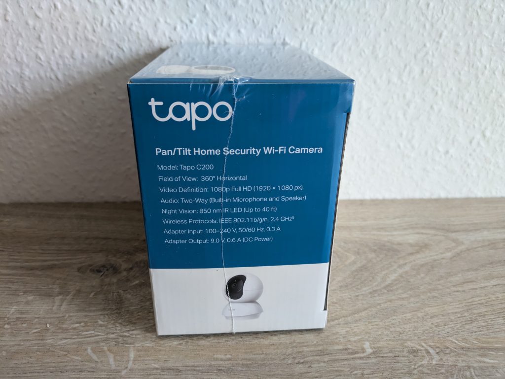 Verpackung der Tapo C200 Überwachungskamera von Links