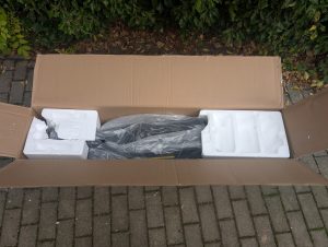 Verpackung des Isinwheel T4 Elektro-Scooters geöffnet
