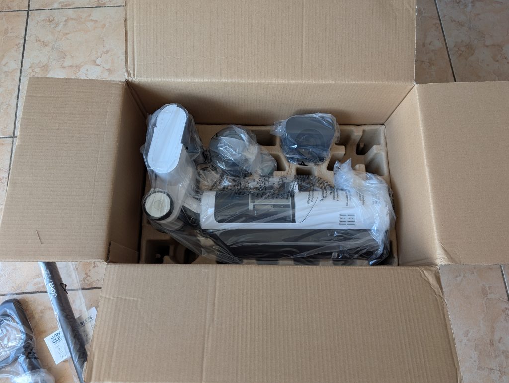 Verpackung des JONR ED12 Saugwischers geöffnet (2)