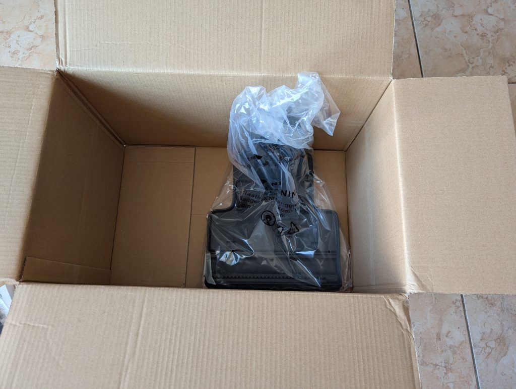 Verpackung des JONR ED12 Saugwischers geöffnet (3)