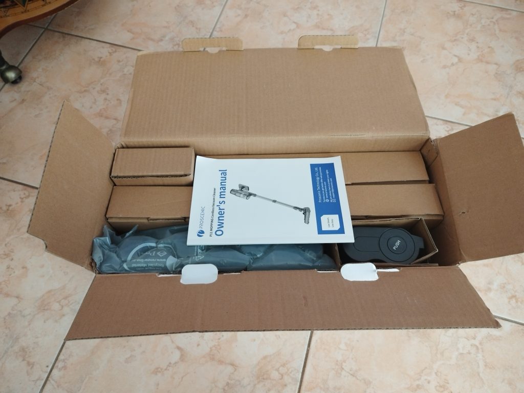 Verpackung-des-Proscenic-P11-Saugwischer-geoeffnet