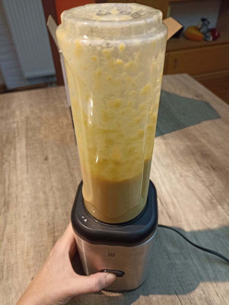 WMF Kult X Mix & Go Smoothie Mini Standmixer, Hummus zubereiten